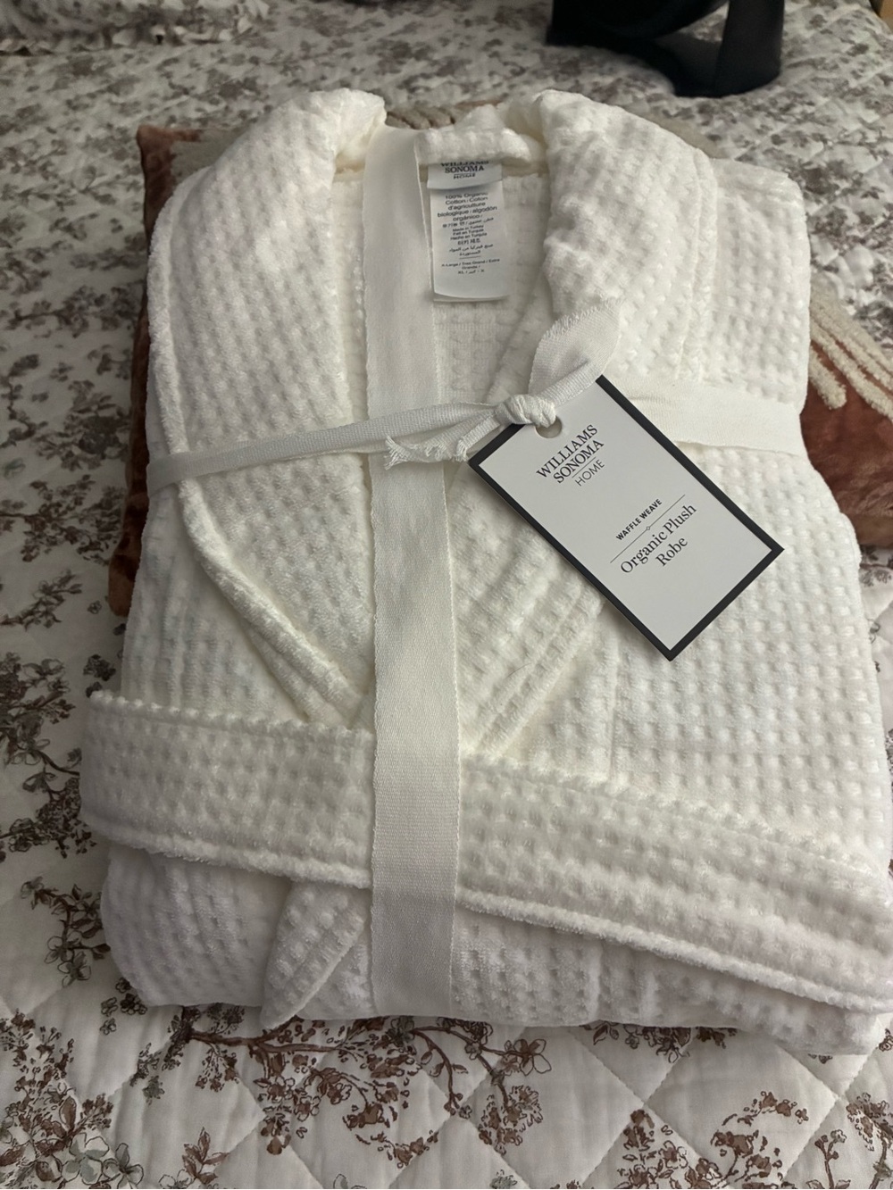 Williams Sonoma White Waffle Organic Plush Robe